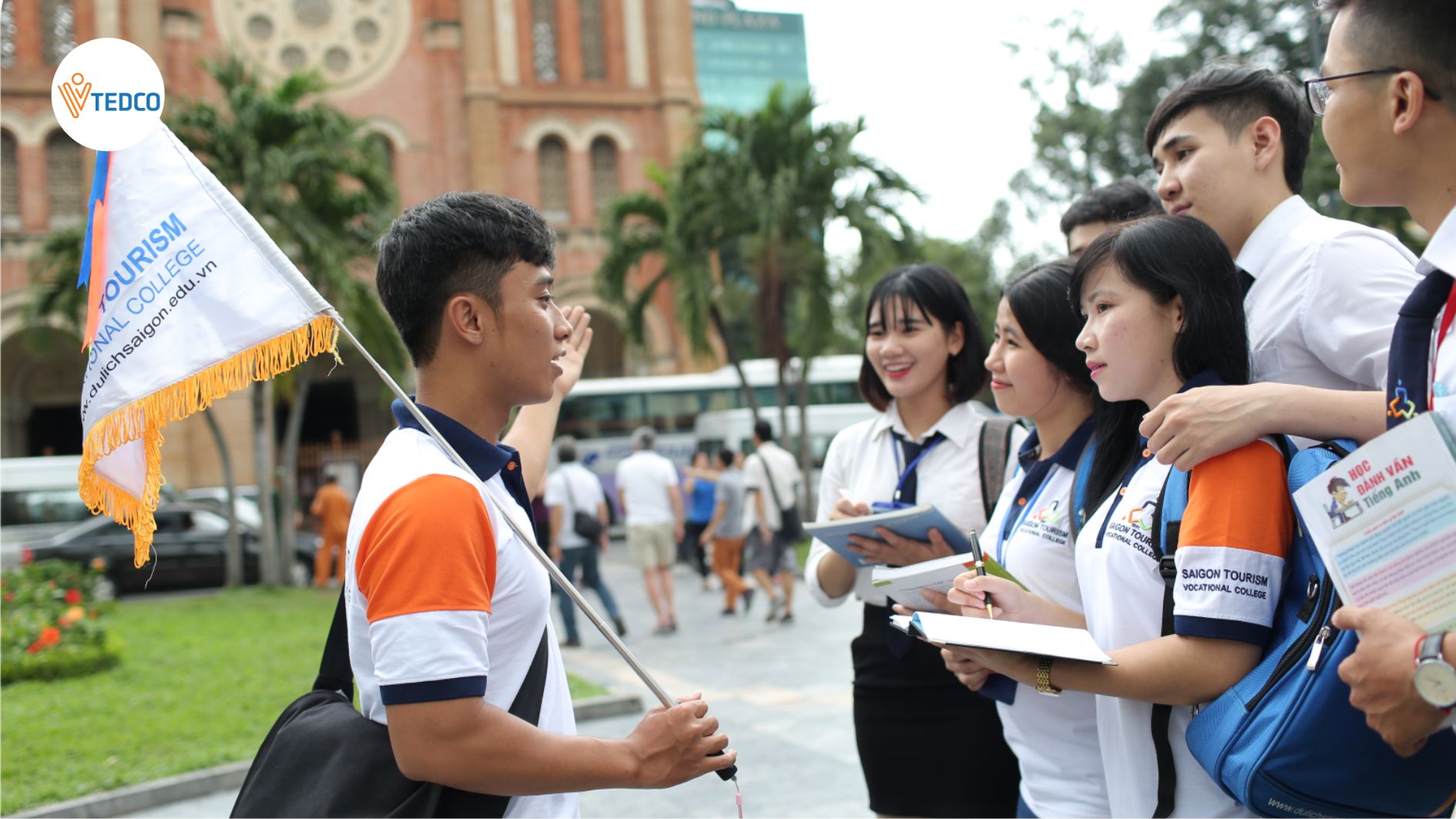 Phát triển nguồn nhân lực cho ngành du lịch