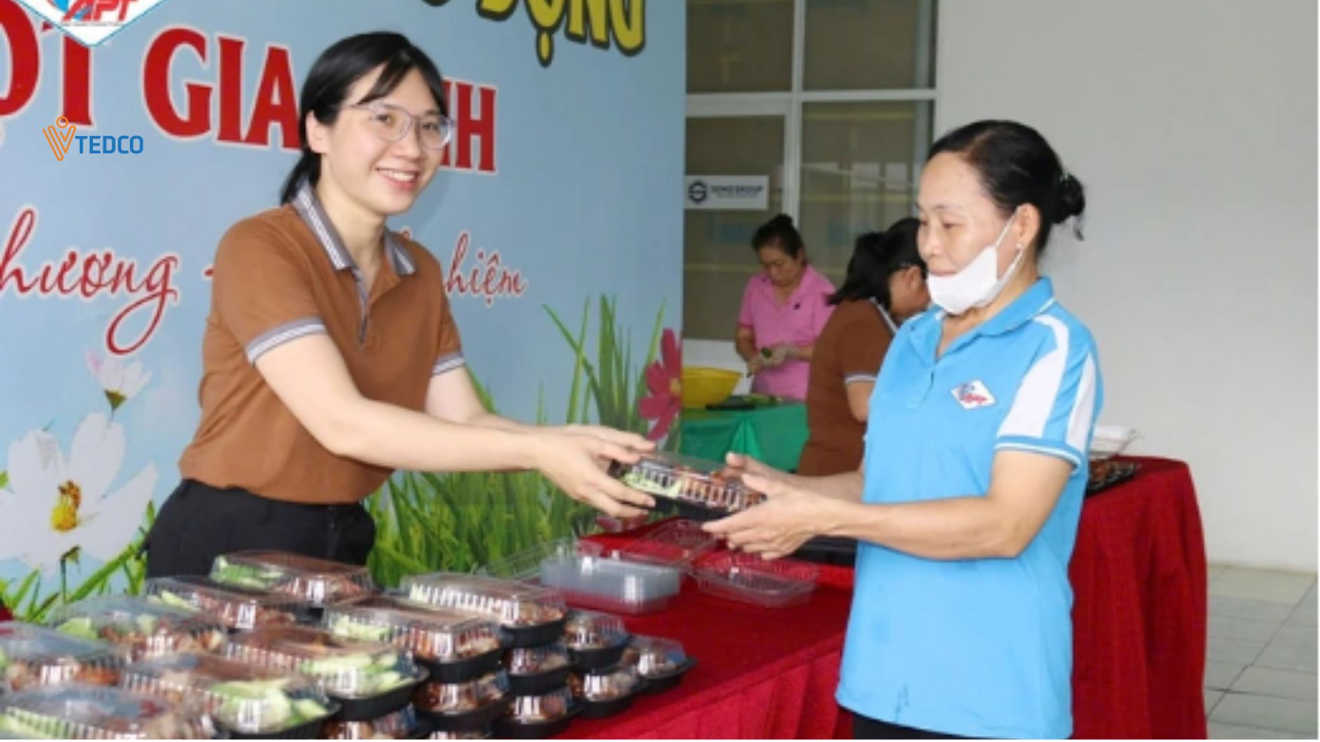 Bữa ăn "điểm 10" của công nhân