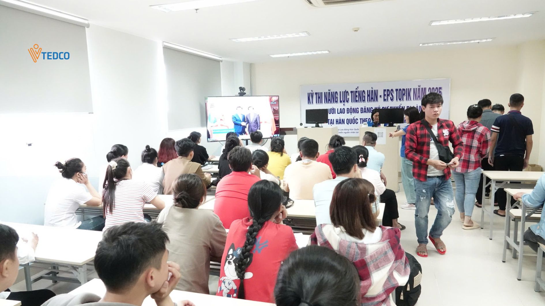 Vì sao hàng chục ngàn lao động tranh suất đi Hàn Quốc?